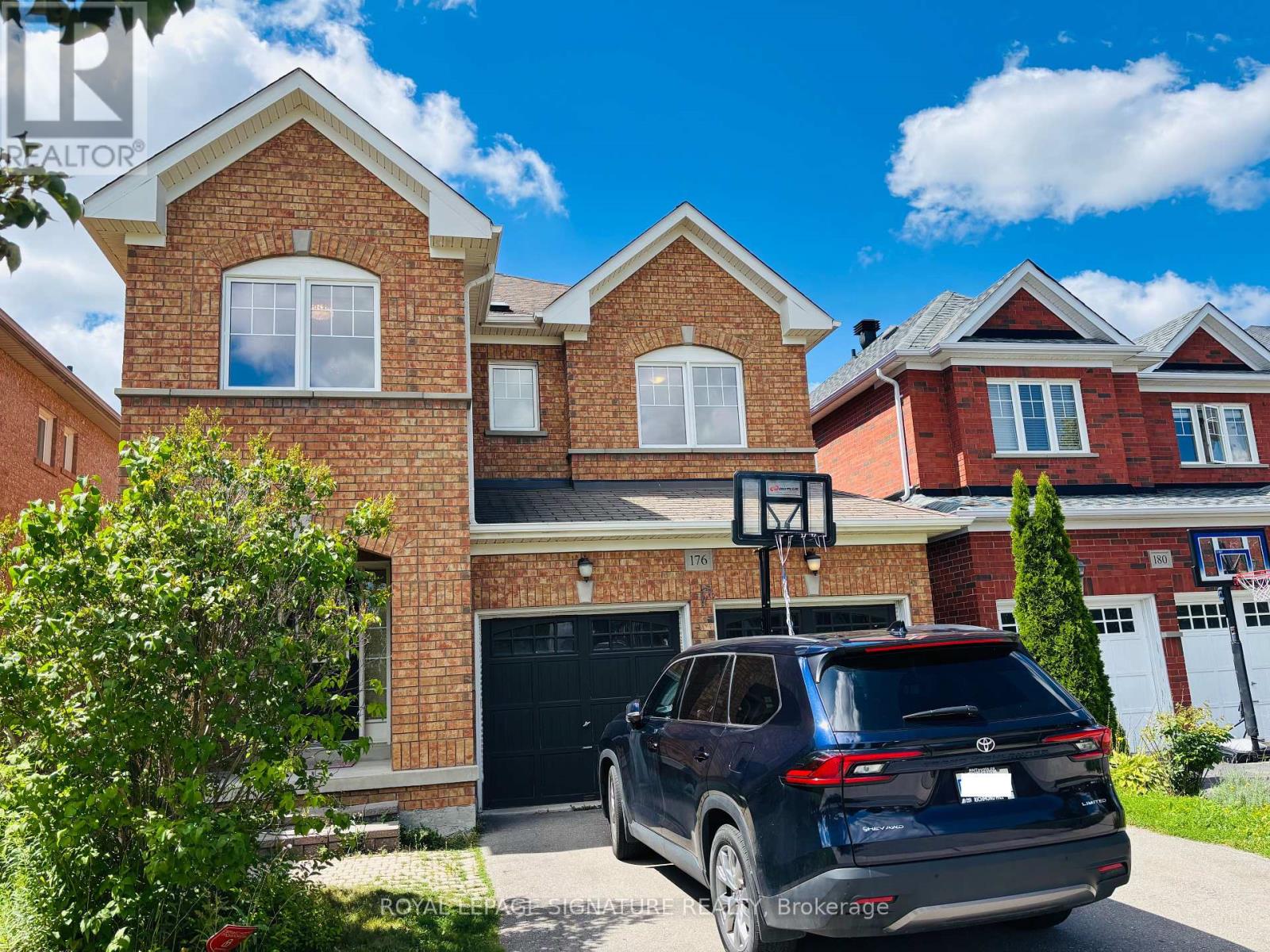 Photo 25 of 176 Mavrinac Boulevard, Aurora ON
