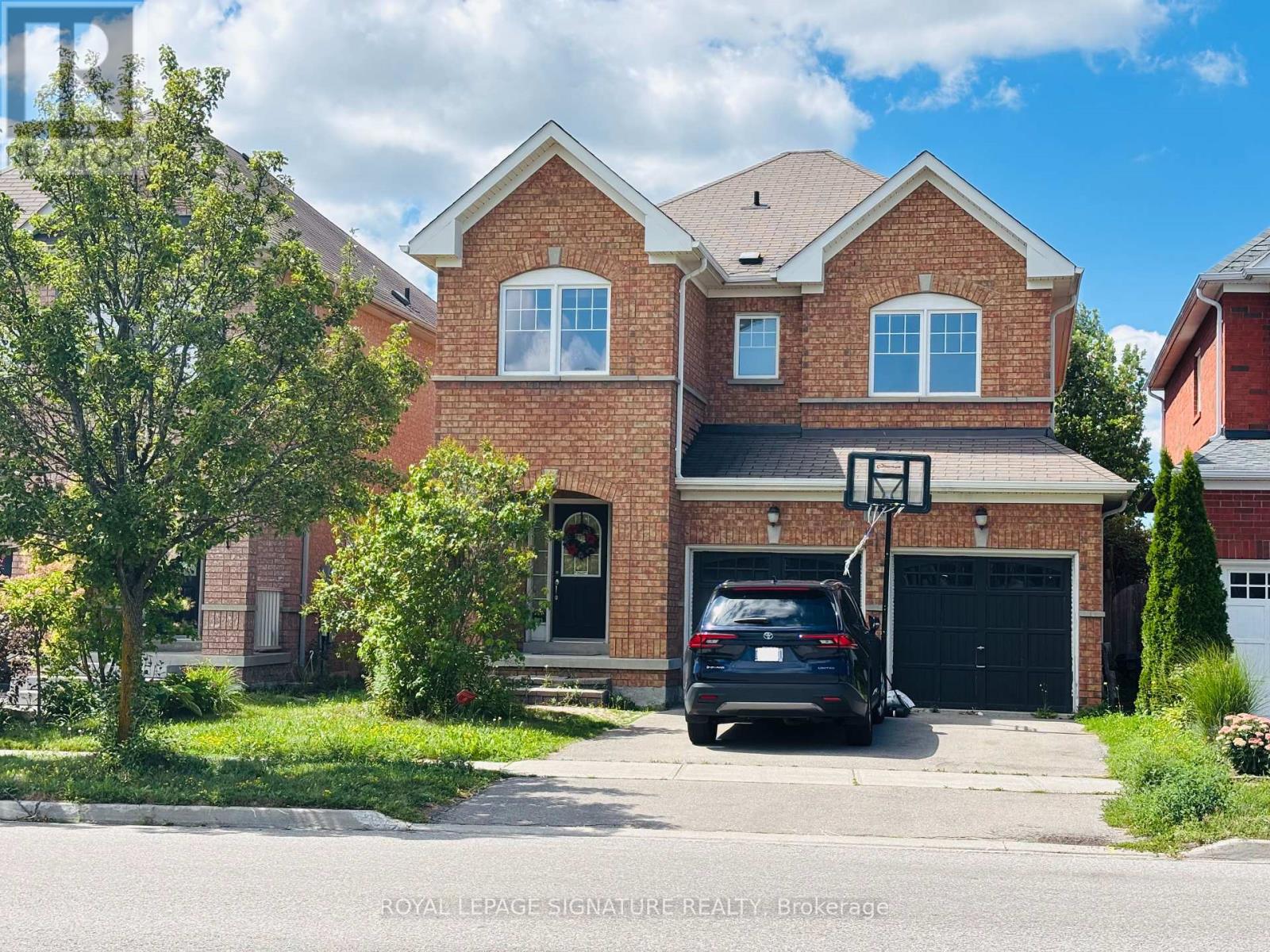 Photo 31 of 176 Mavrinac Boulevard, Aurora ON