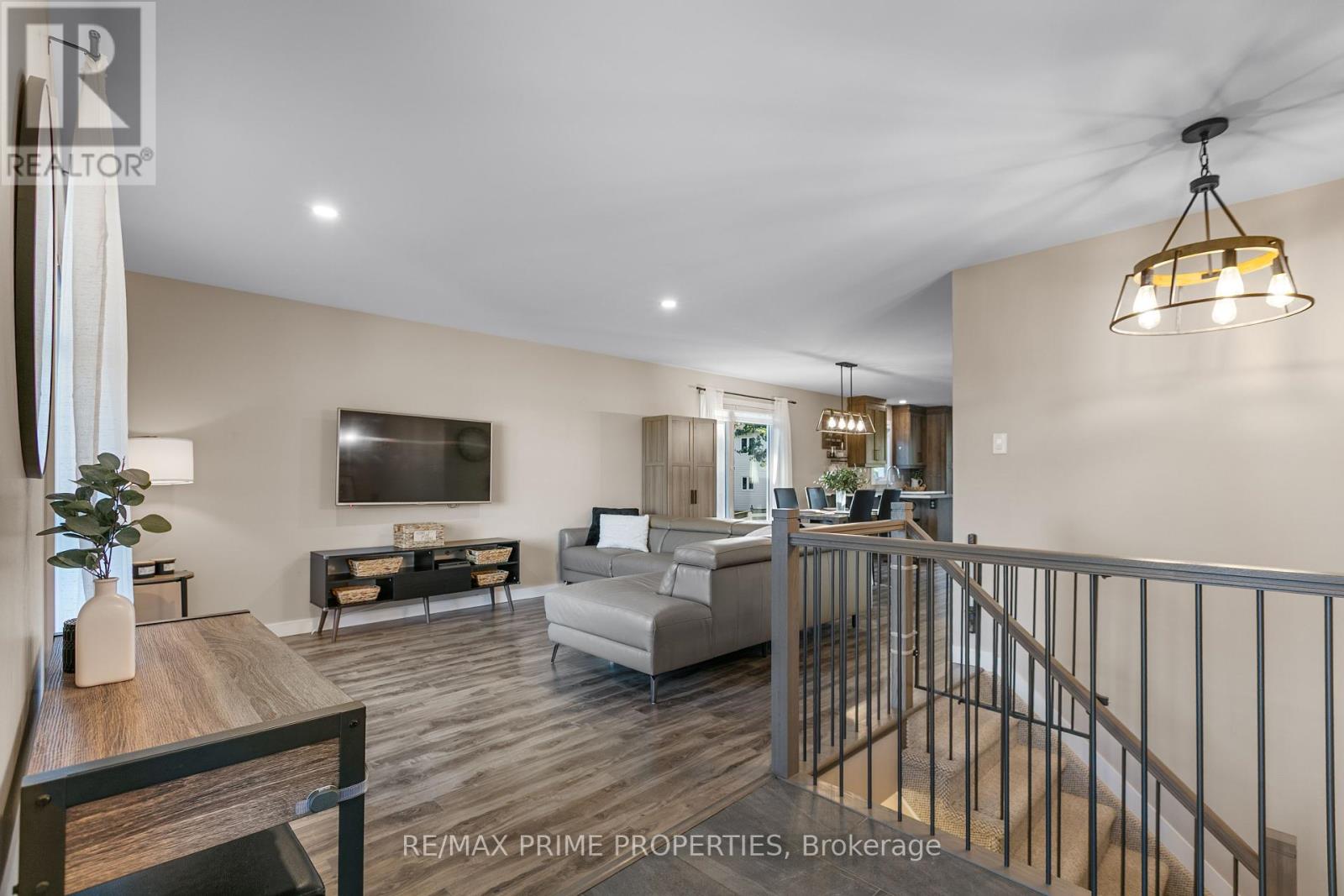 Photo 7 of 208 Filion Street, Russell ON