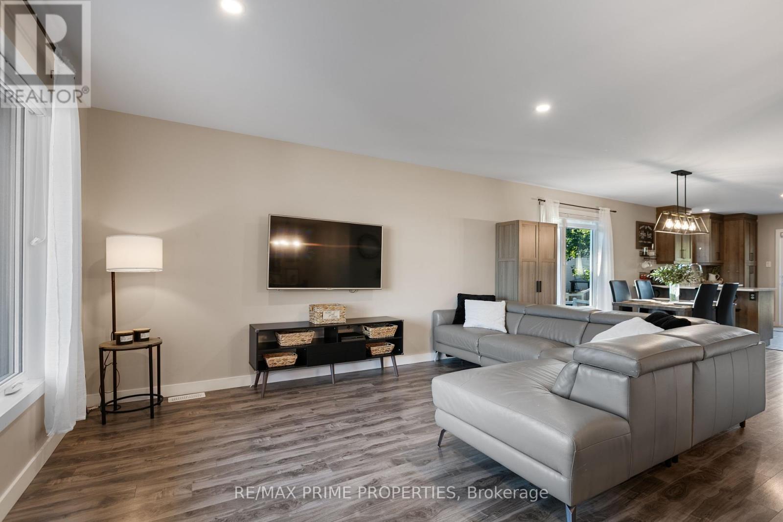 Photo 9 of 208 Filion Street, Russell ON