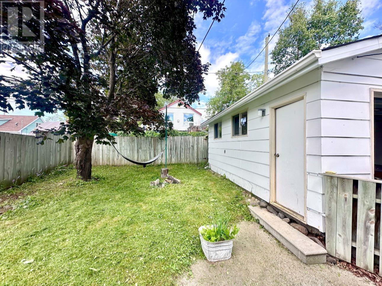 Photo 10 of 44 Ray Blvd, Thunder Bay ON