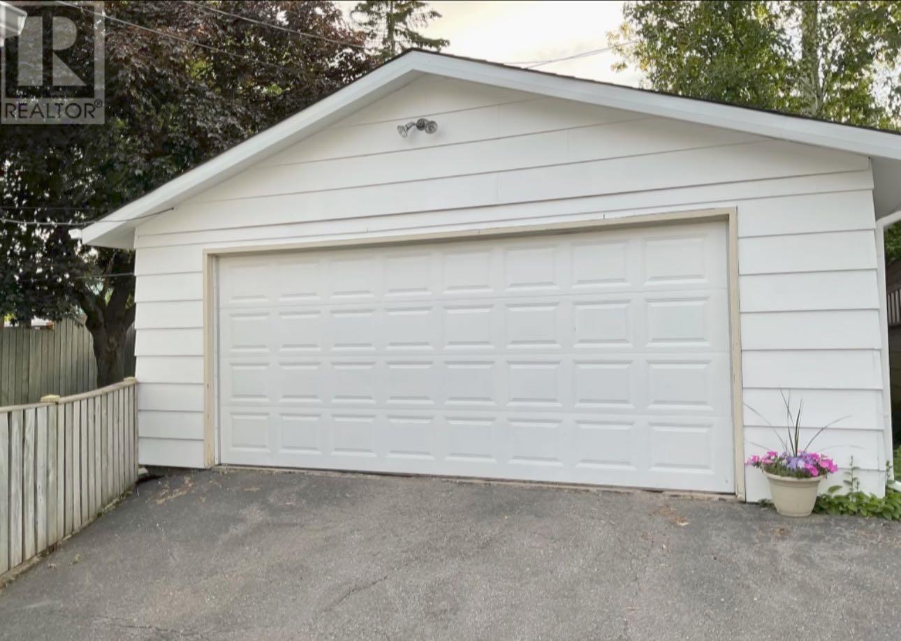 Photo 15 of 44 Ray Blvd, Thunder Bay ON