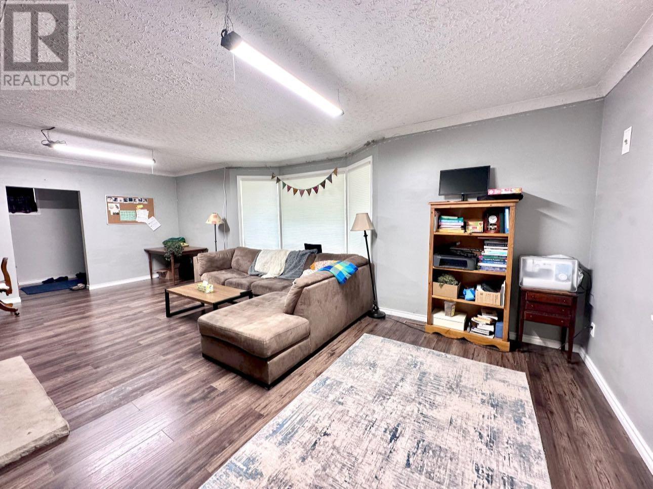 Photo 11 of 44 Ray Blvd, Thunder Bay ON