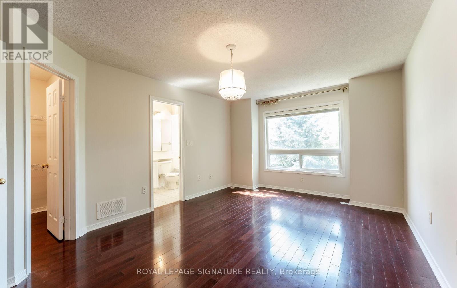 Photo 14 of 2 760 Village Green Boulevard, Mississauga ON