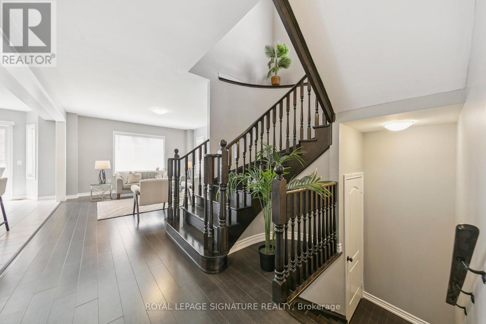 Photo 12 of 1466 Chretien Street, Milton ON