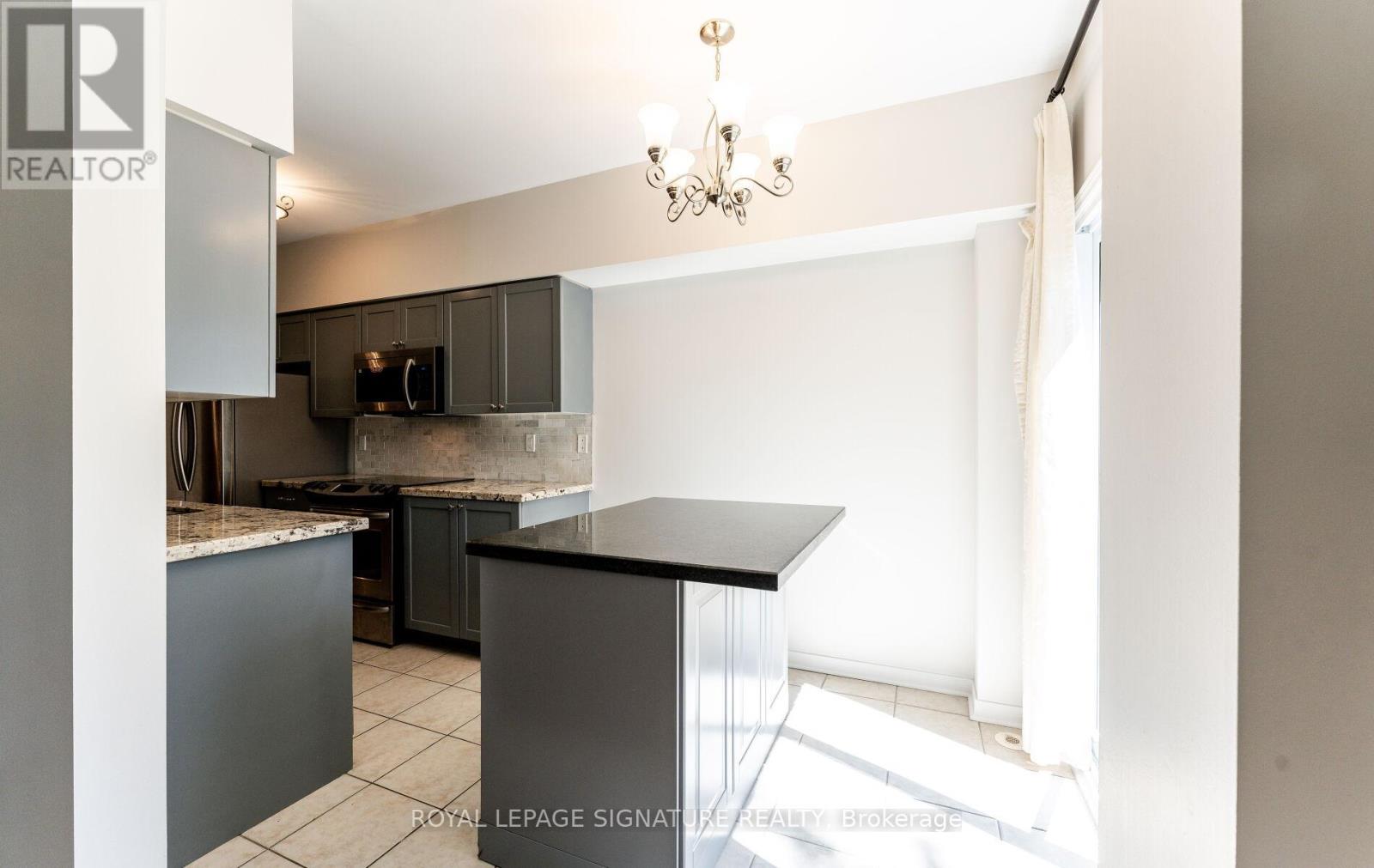 Photo 7 of 2 760 Village Green Boulevard, Mississauga ON