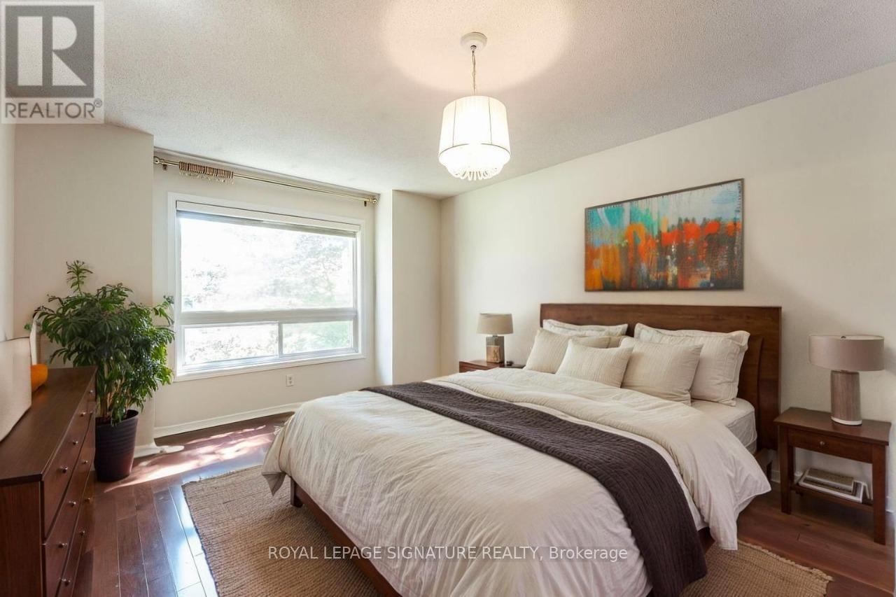 Photo 13 of 2 760 Village Green Boulevard, Mississauga ON