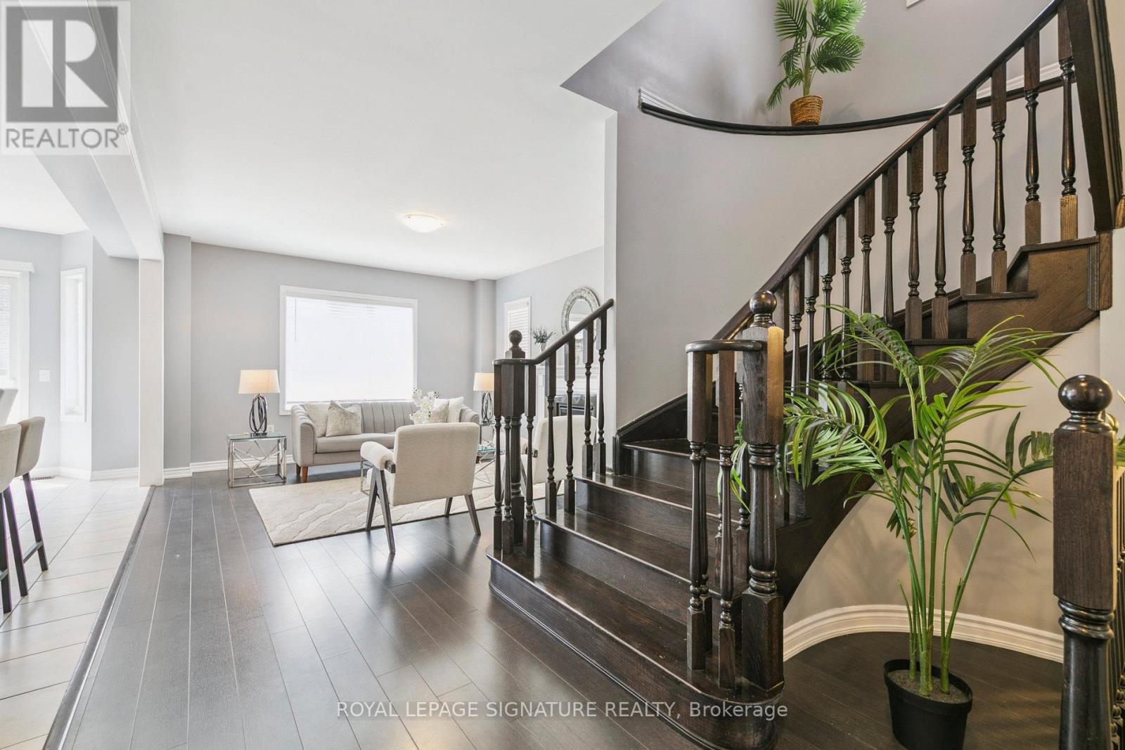 Photo 11 of 1466 Chretien Street, Milton ON