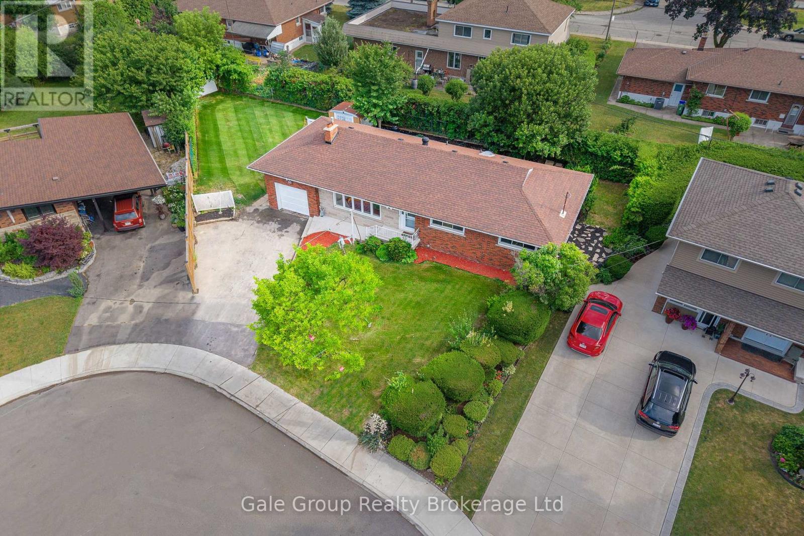 Photo 1 of 15 Kelvin Court, Hamilton ON