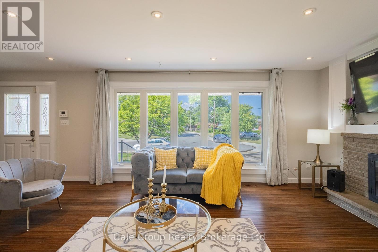 Photo 15 of 15 Kelvin Court, Hamilton ON