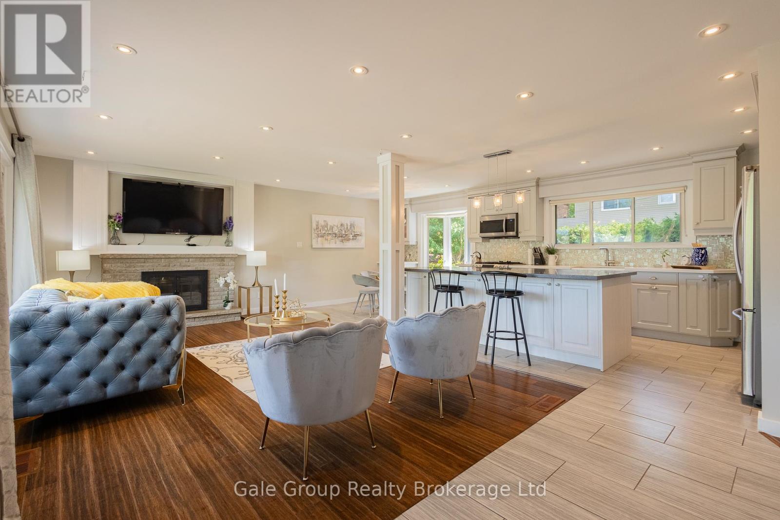 Photo 16 of 15 Kelvin Court, Hamilton ON