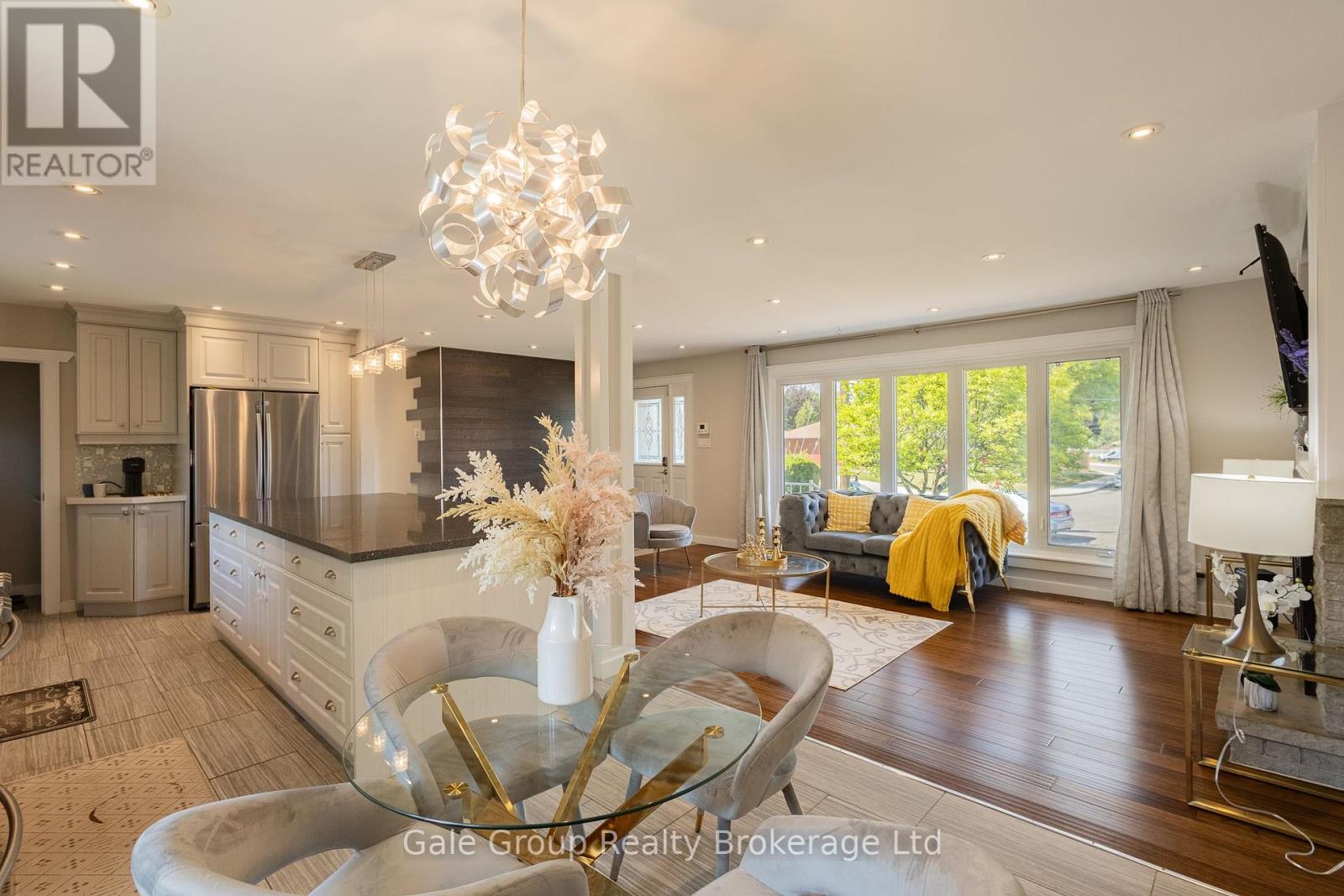 Photo 18 of 15 Kelvin Court, Hamilton ON
