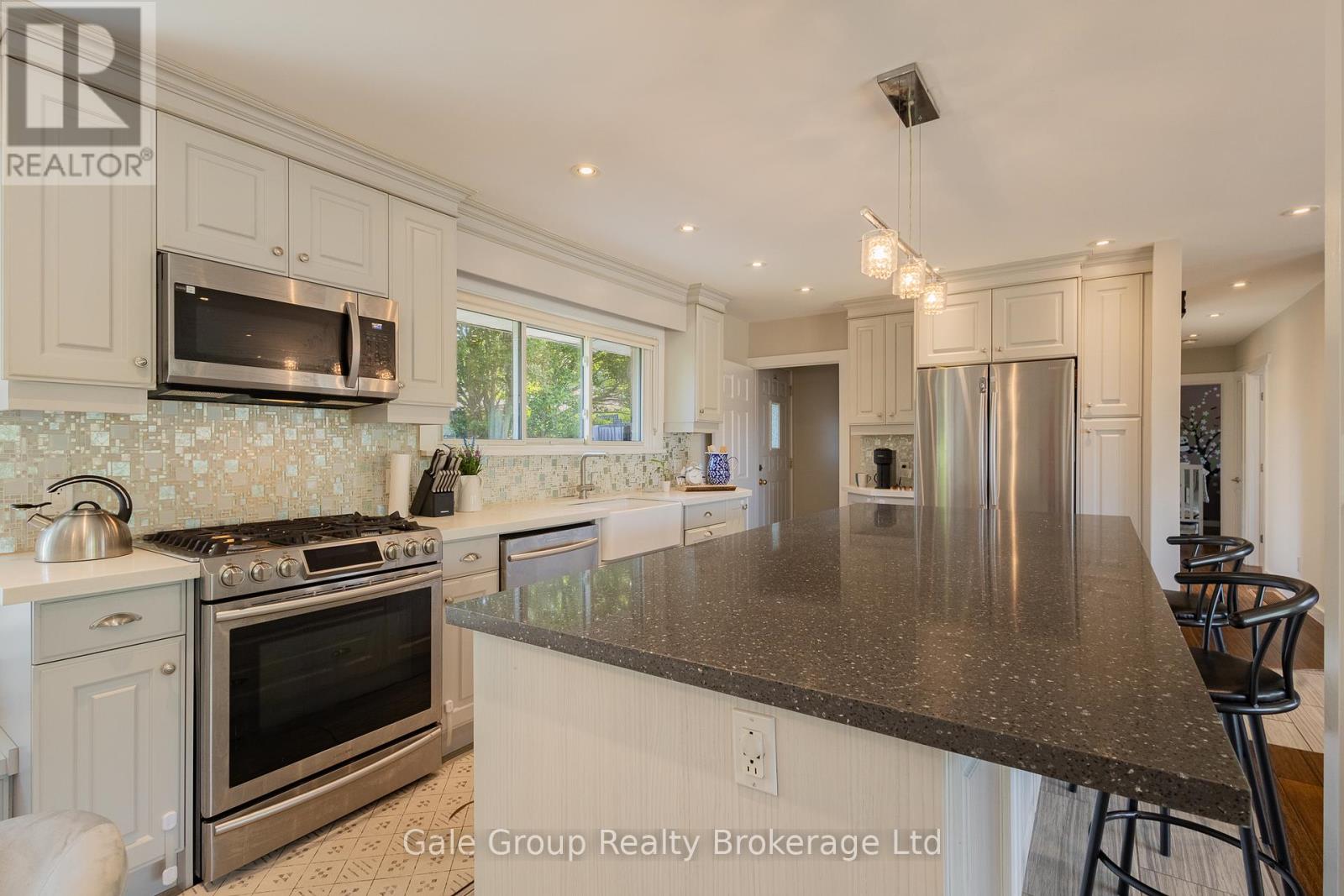Photo 19 of 15 Kelvin Court, Hamilton ON