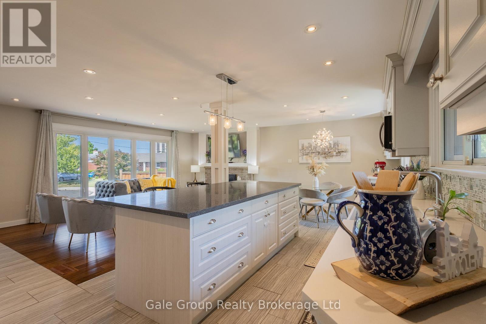Photo 23 of 15 Kelvin Court, Hamilton ON