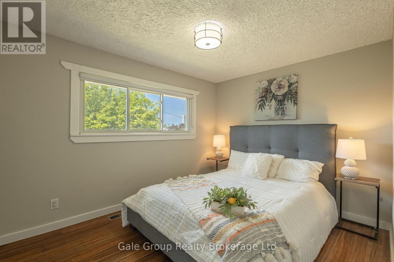 Photo 26 of 15 Kelvin Court, Hamilton ON