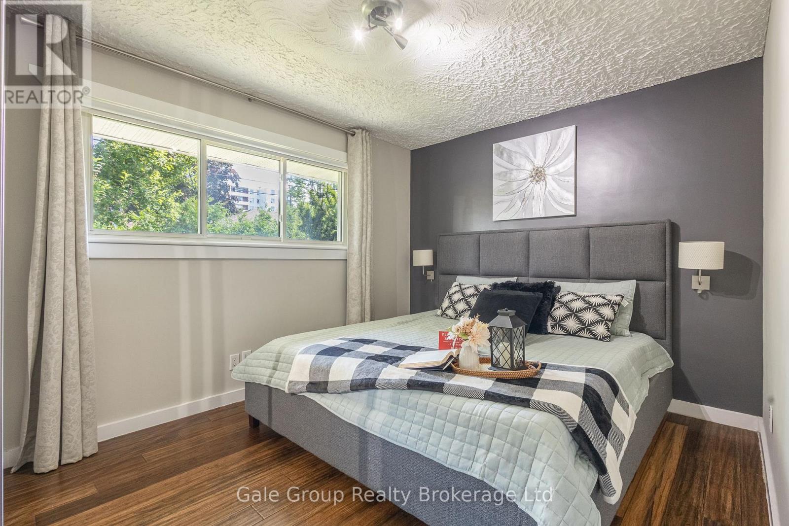 Photo 27 of 15 Kelvin Court, Hamilton ON