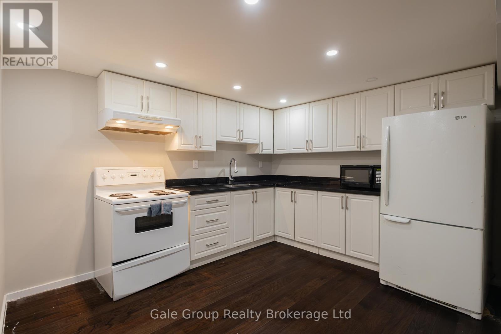 Photo 32 of 15 Kelvin Court, Hamilton ON