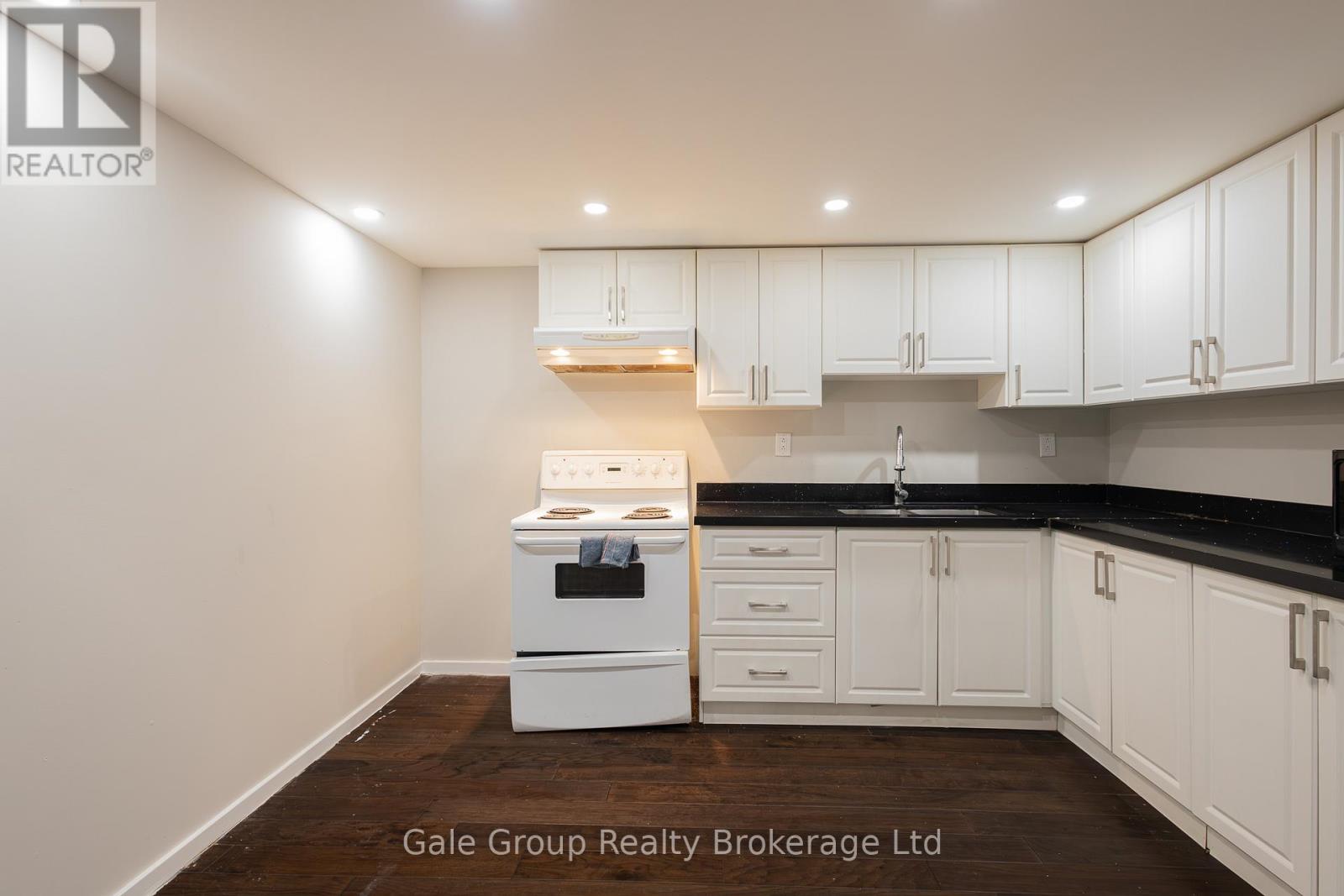 Photo 33 of 15 Kelvin Court, Hamilton ON