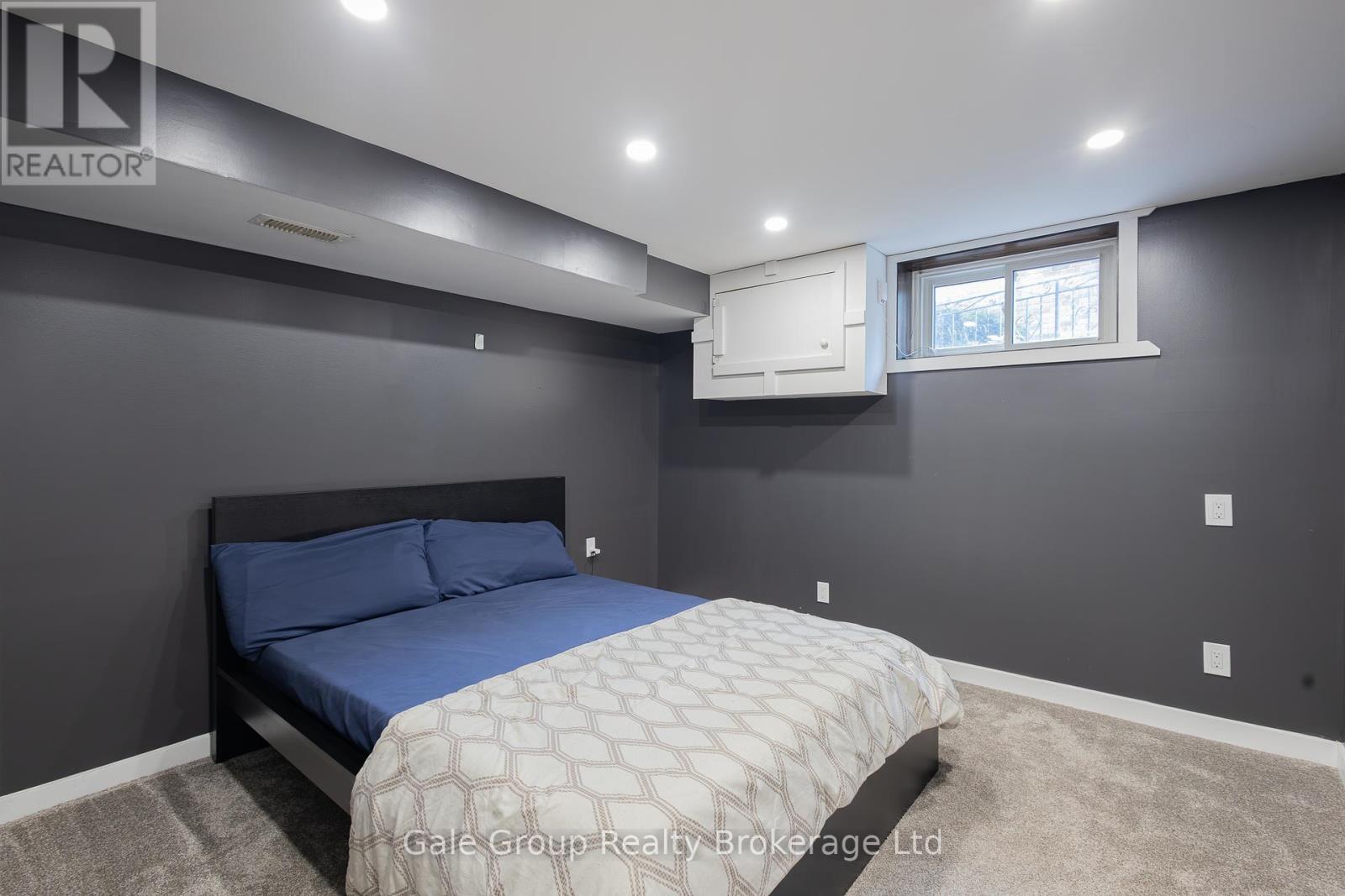 Photo 37 of 15 Kelvin Court, Hamilton ON