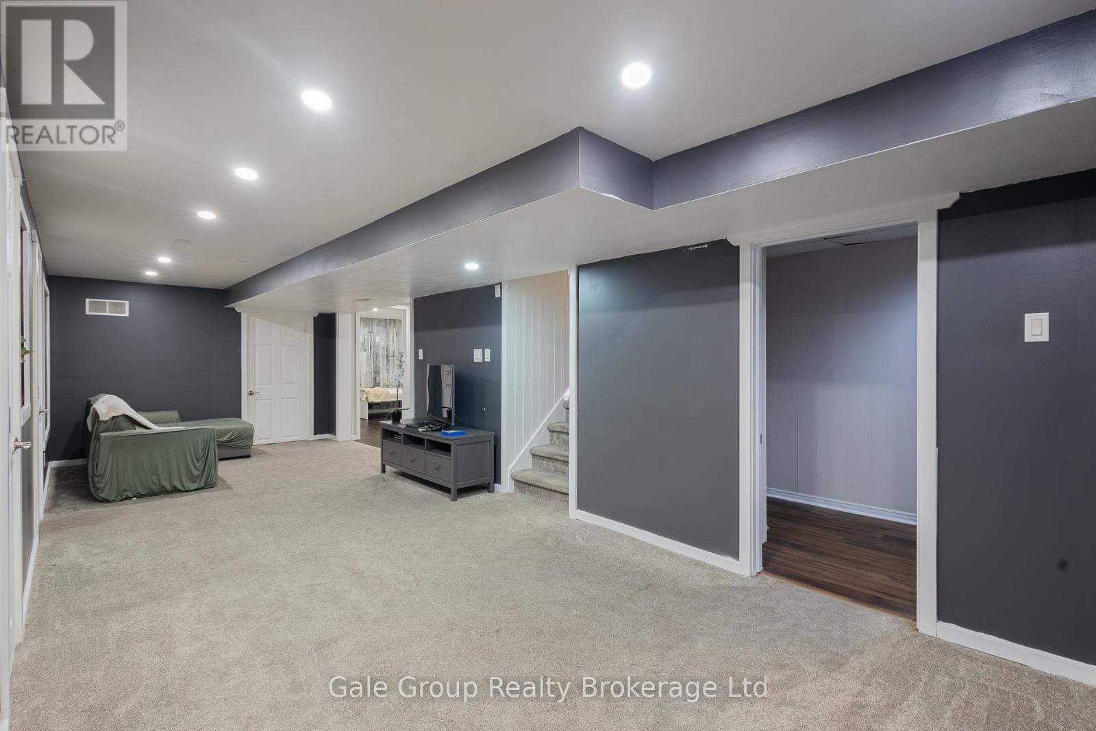 Photo 38 of 15 Kelvin Court, Hamilton ON