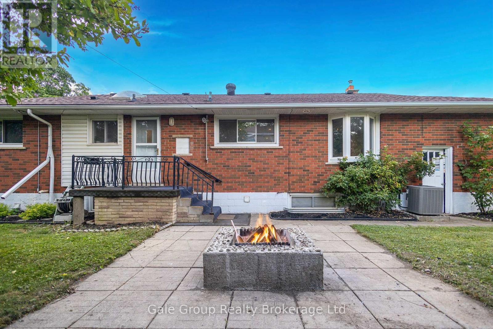 Photo 42 of 15 Kelvin Court, Hamilton ON