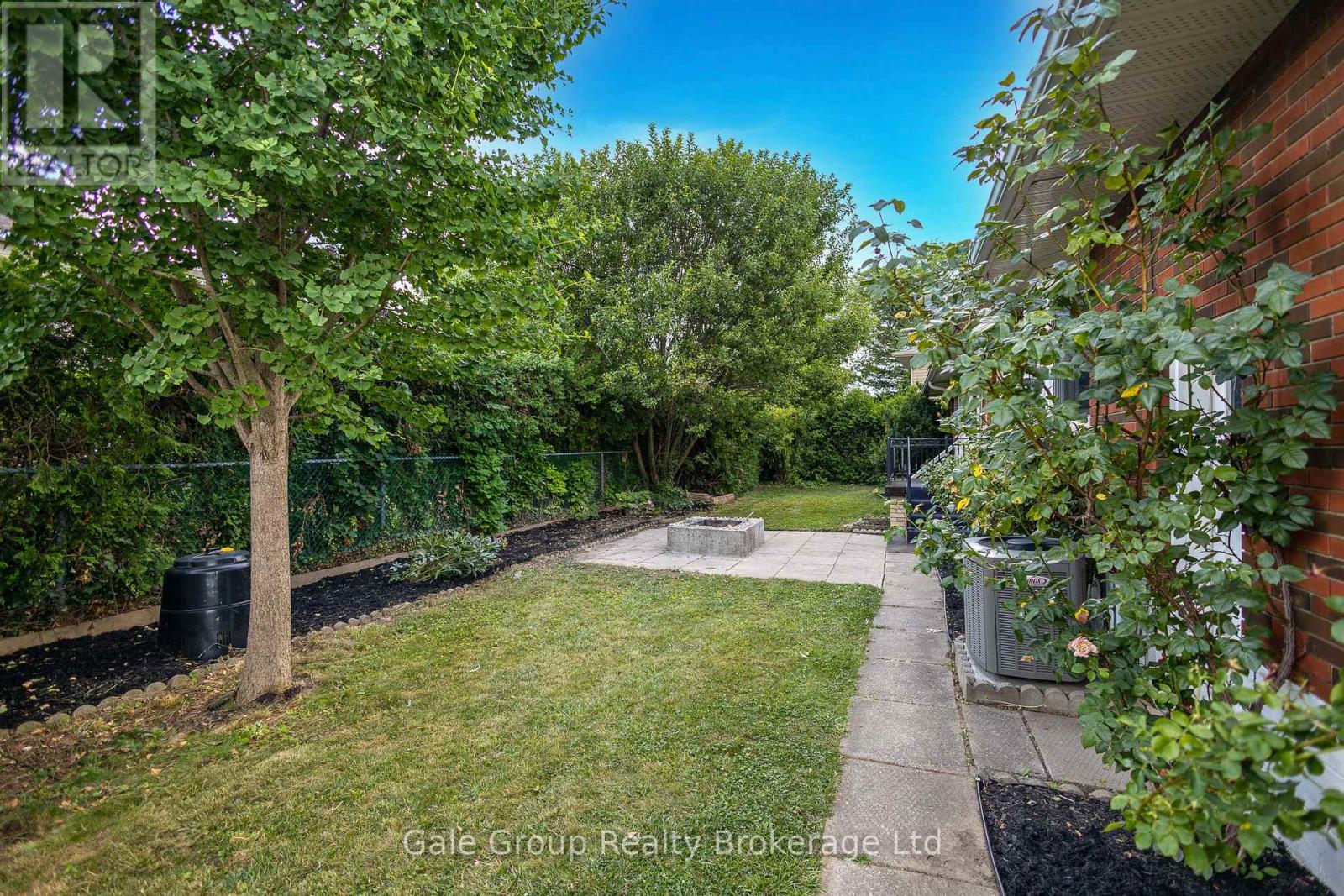 Photo 43 of 15 Kelvin Court, Hamilton ON