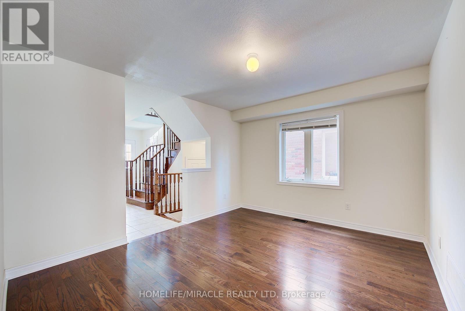 Photo 10 of 679 Baldwin Crescent, Woodstock ON