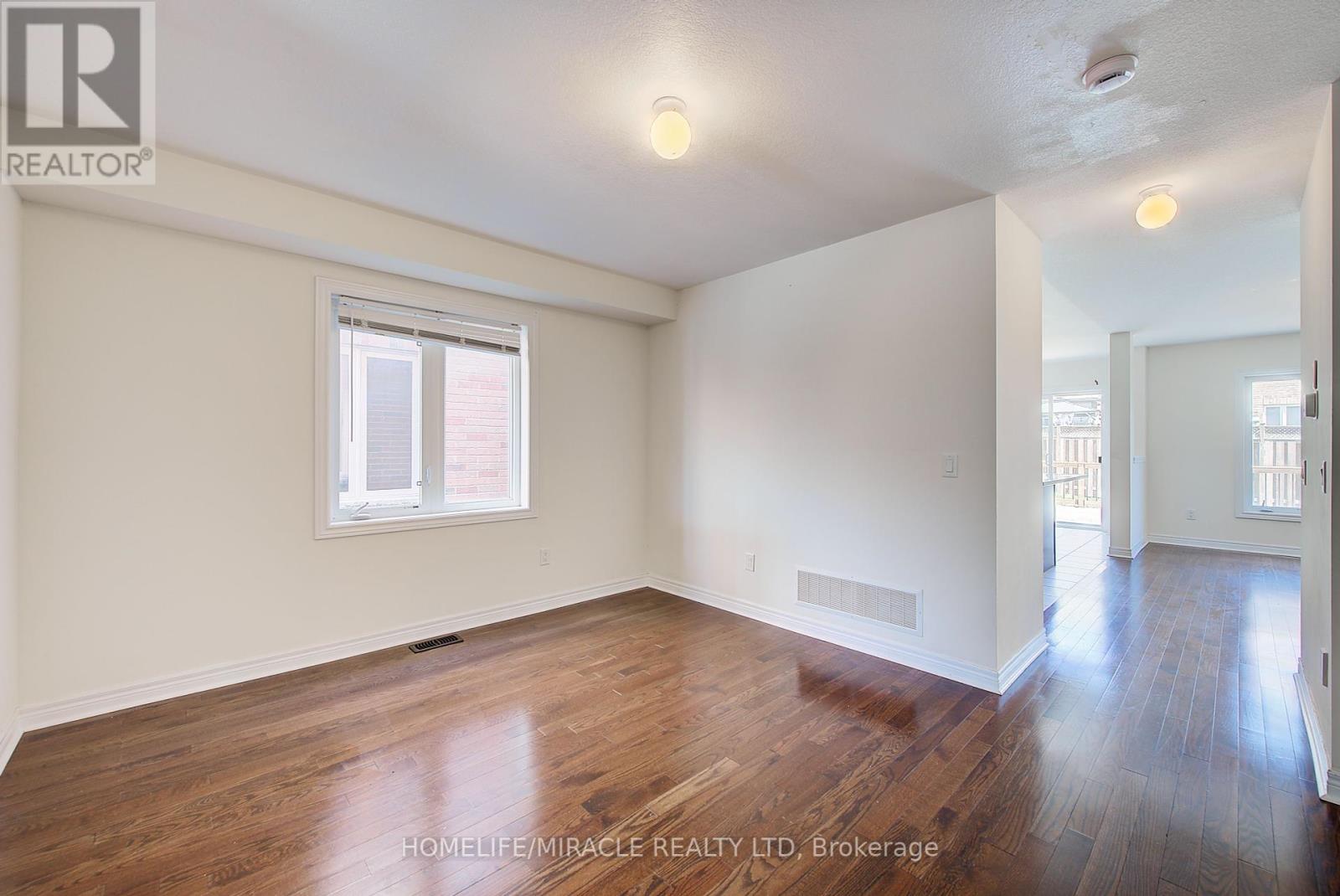 Photo 12 of 679 Baldwin Crescent, Woodstock ON