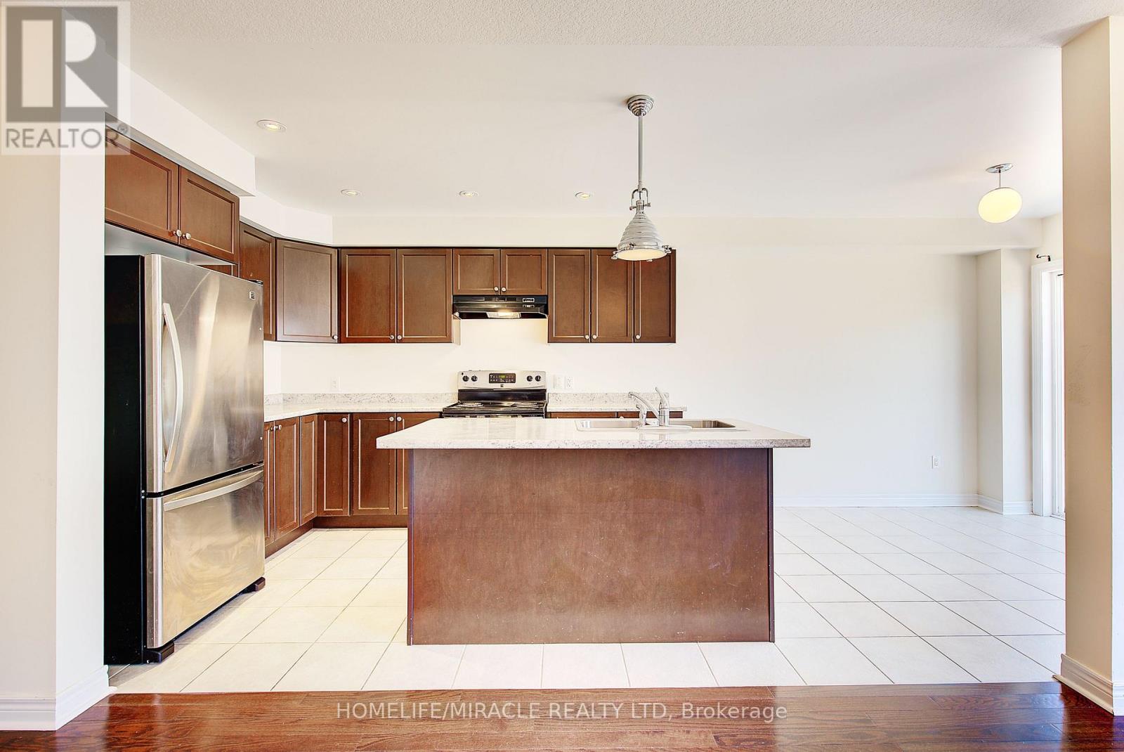 Photo 16 of 679 Baldwin Crescent, Woodstock ON