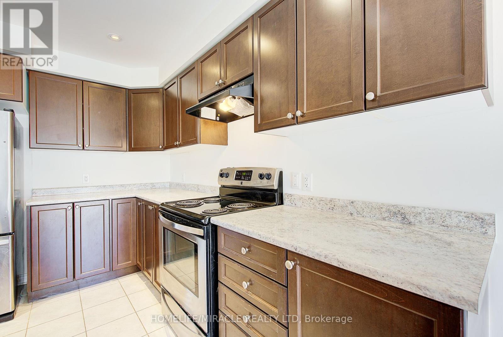 Photo 19 of 679 Baldwin Crescent, Woodstock ON