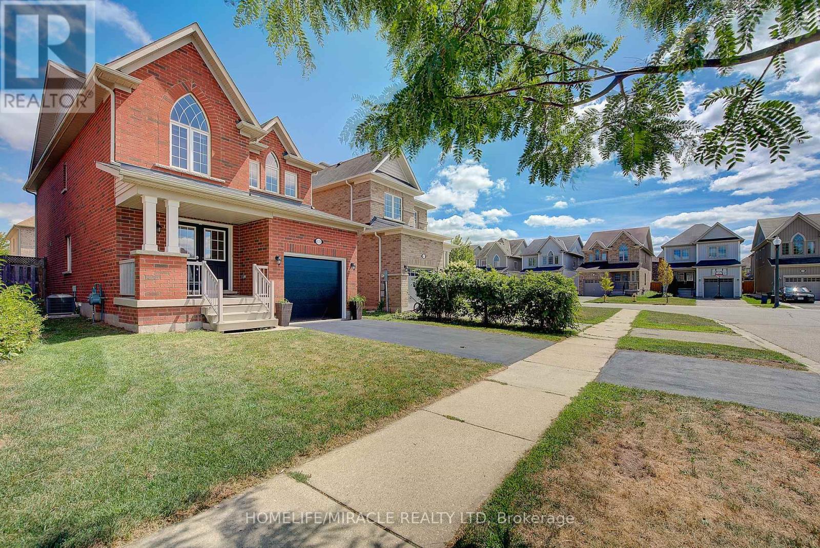 Photo 3 of 679 Baldwin Crescent, Woodstock ON