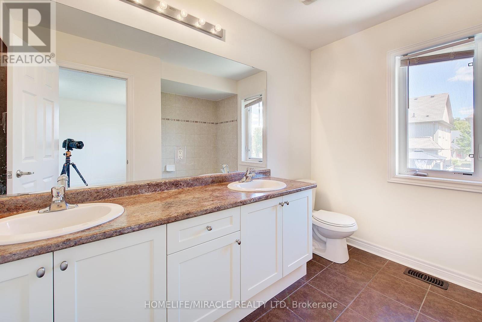 Photo 33 of 679 Baldwin Crescent, Woodstock ON