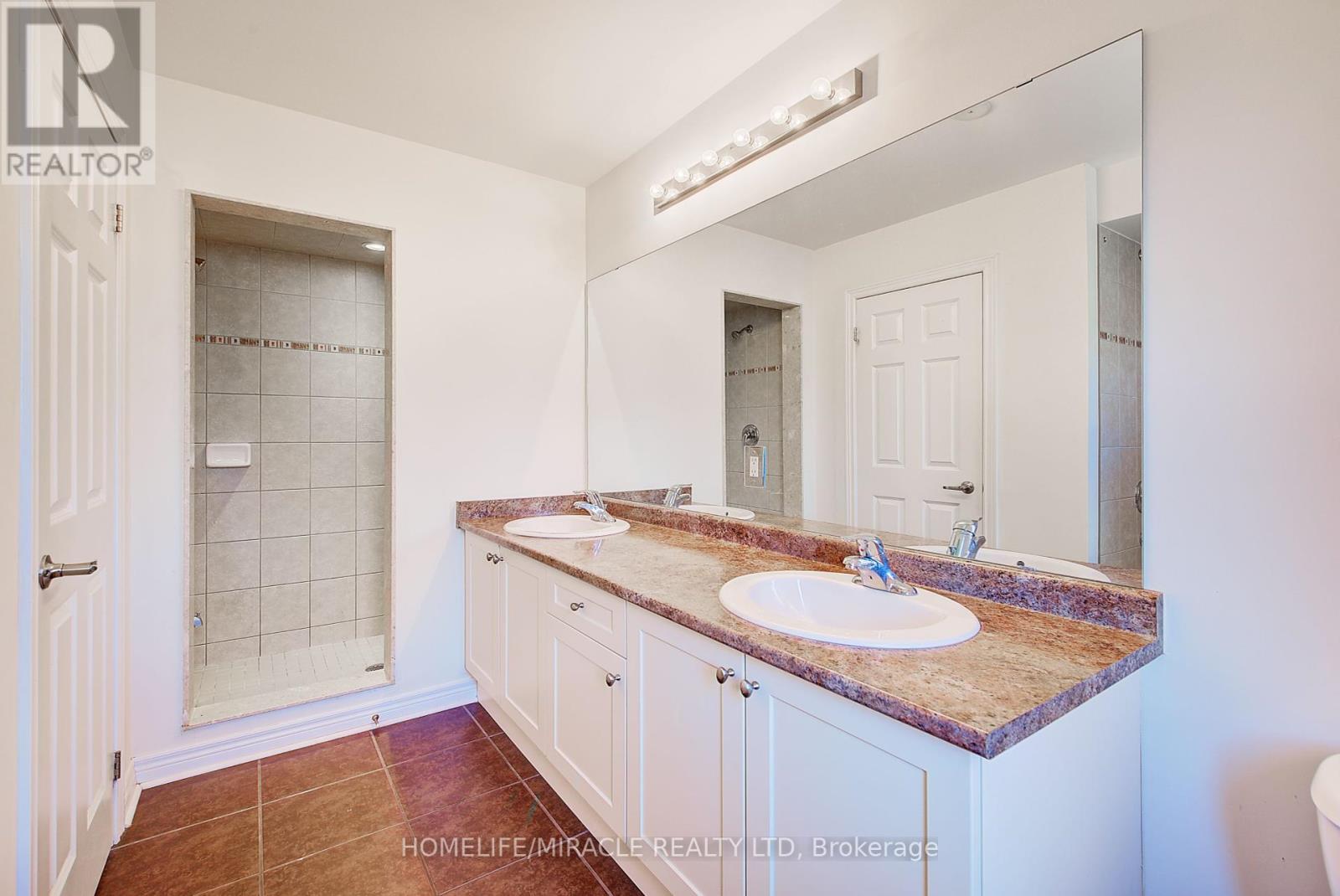 Photo 34 of 679 Baldwin Crescent, Woodstock ON