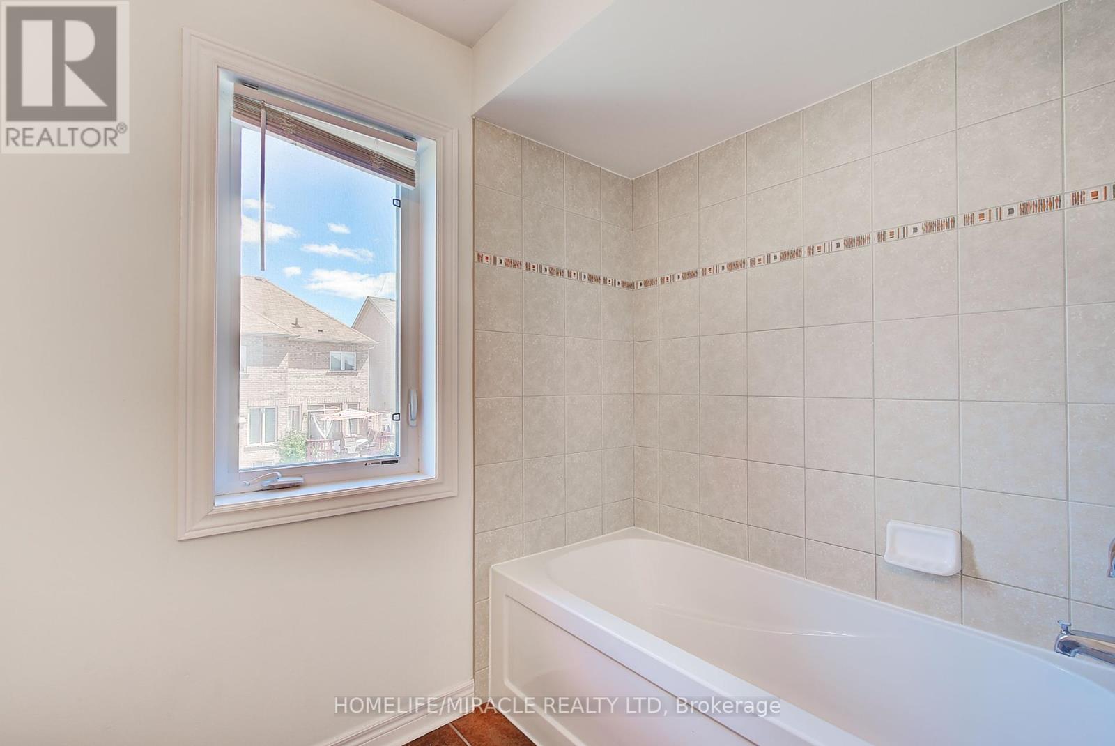 Photo 35 of 679 Baldwin Crescent, Woodstock ON