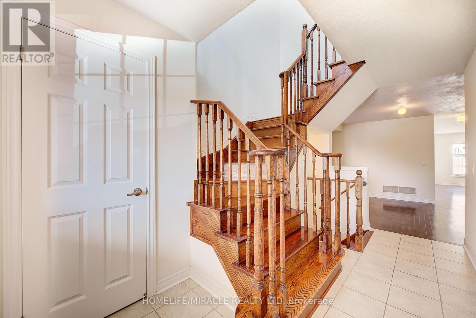 Photo 8 of 679 Baldwin Crescent, Woodstock ON