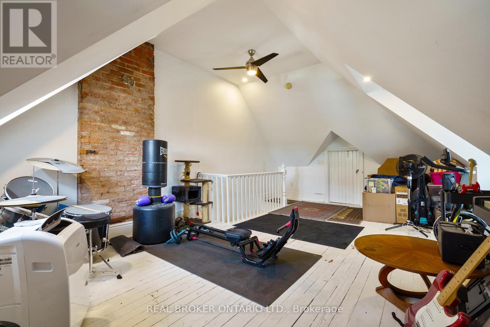 Photo 10 of 164 Catharine Street N, Hamilton ON