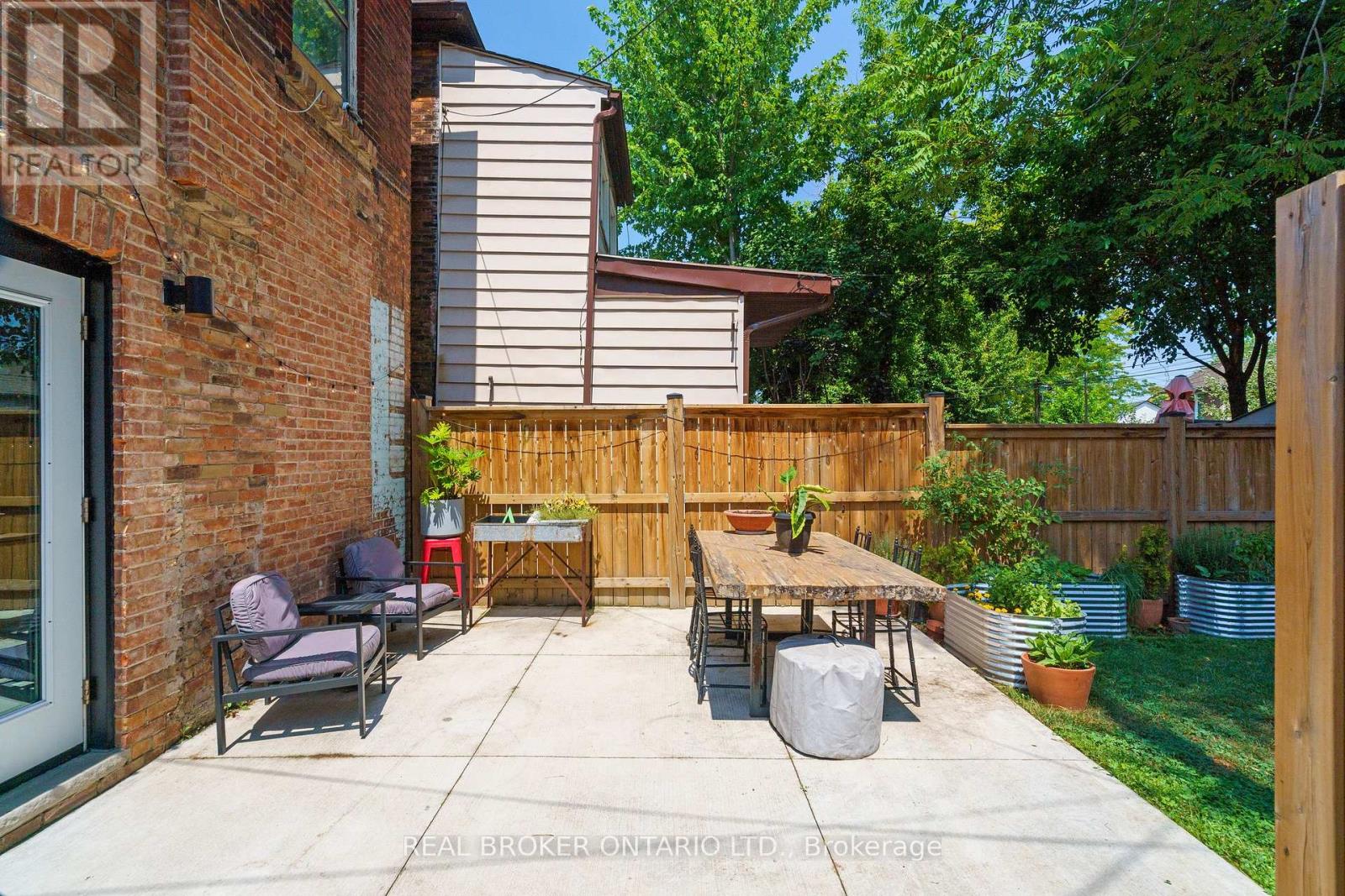 Photo 7 of 164 Catharine Street N, Hamilton ON