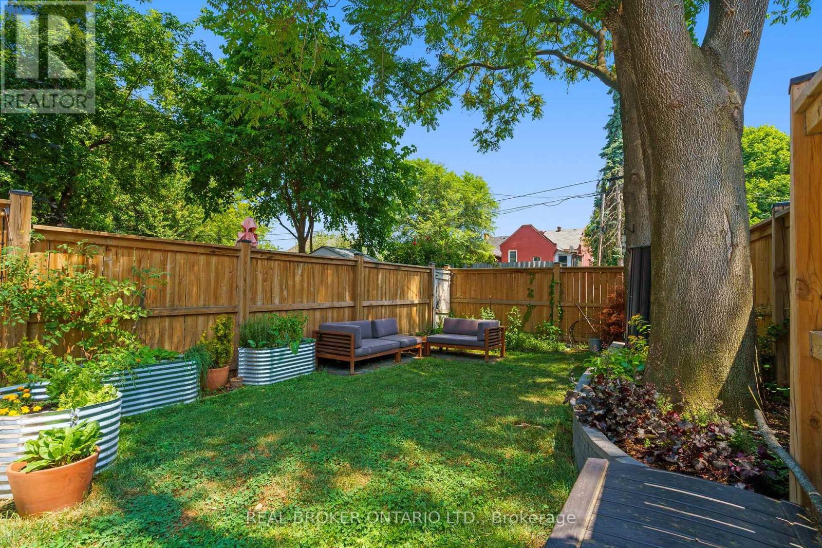 Photo 4 of 164 Catharine Street N, Hamilton ON