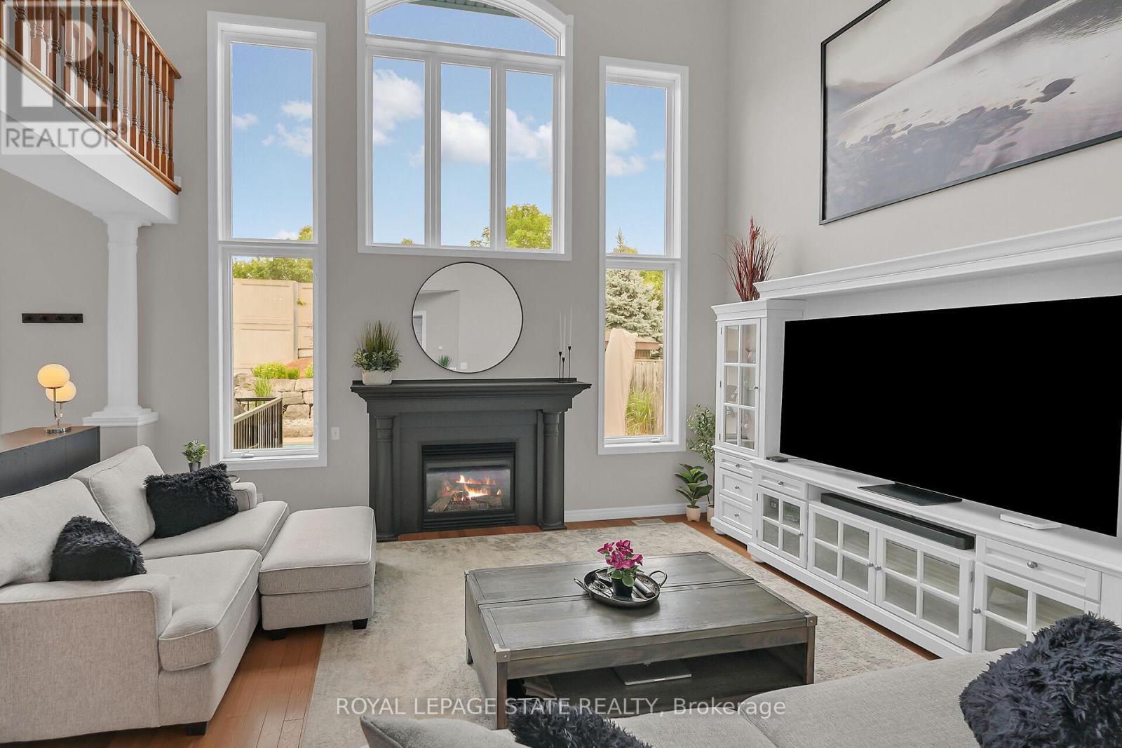 Photo 23 of 60 Gage Street, Grimsby ON