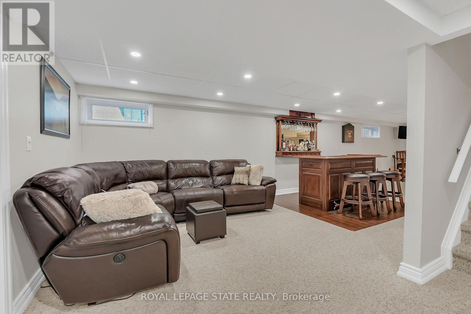 Photo 42 of 60 Gage Street, Grimsby ON