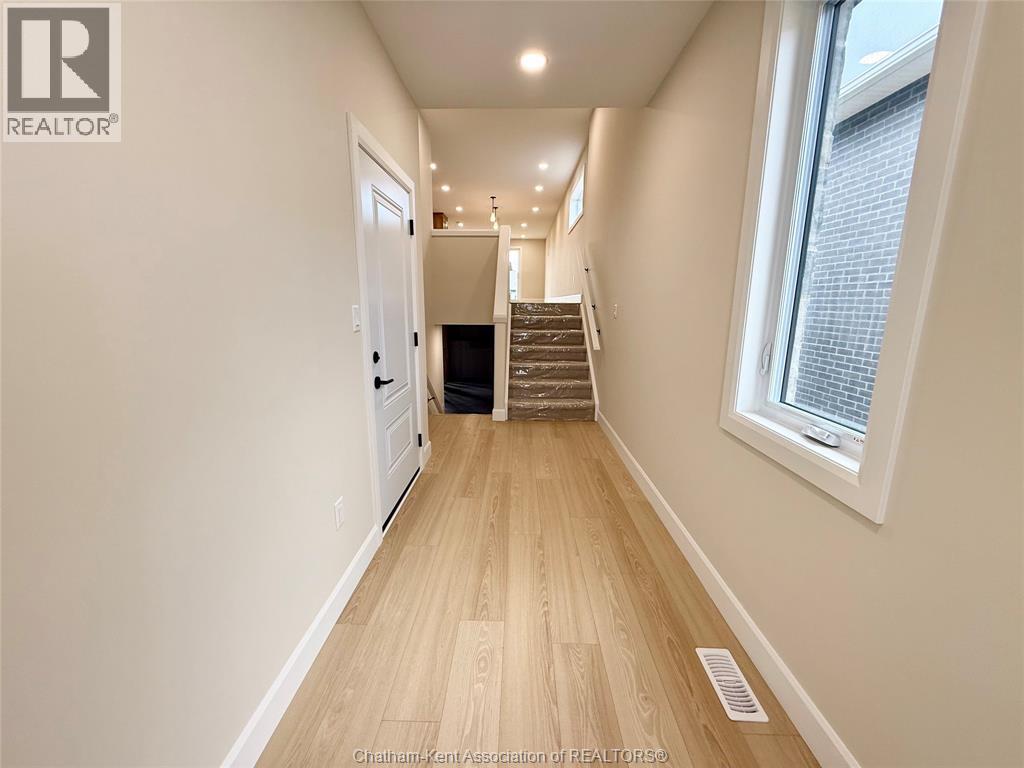 Photo 21 of 174 Ironwood Trail, Chatham ON
