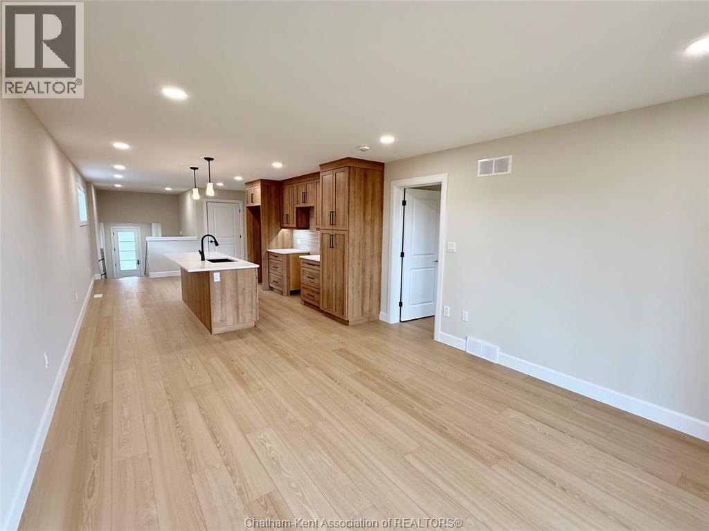 Photo 13 of 174 Ironwood Trail, Chatham ON