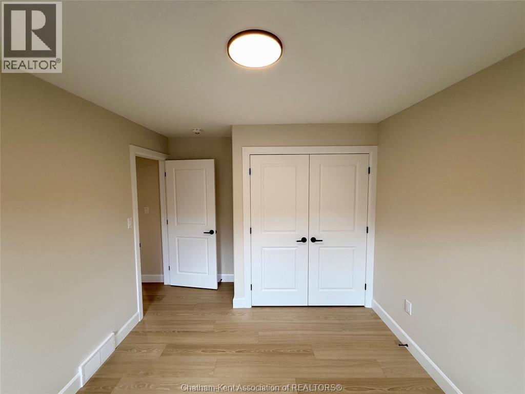 Photo 14 of 174 Ironwood Trail, Chatham ON