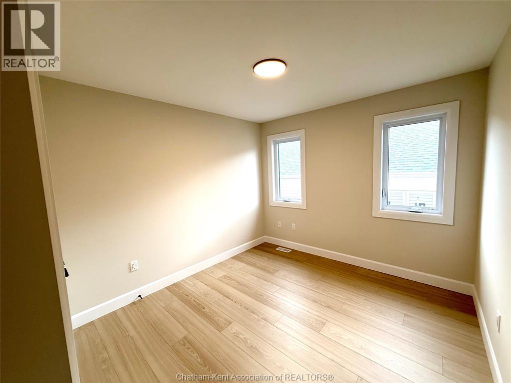 Photo 17 of 174 Ironwood Trail, Chatham ON