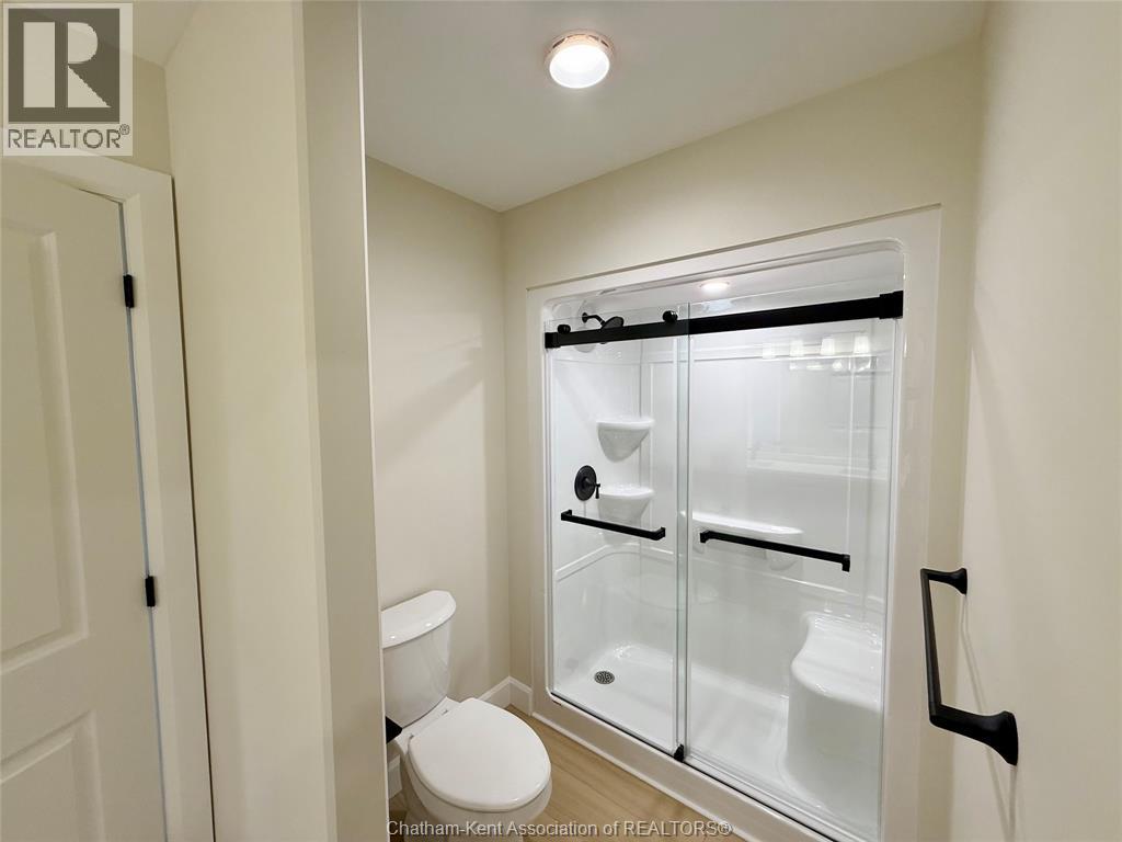 Photo 12 of 174 Ironwood Trail, Chatham ON
