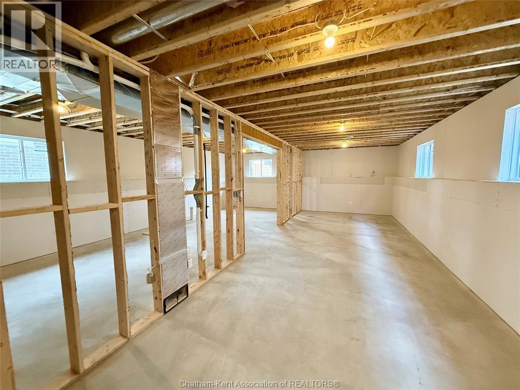 Photo 23 of 174 Ironwood Trail, Chatham ON