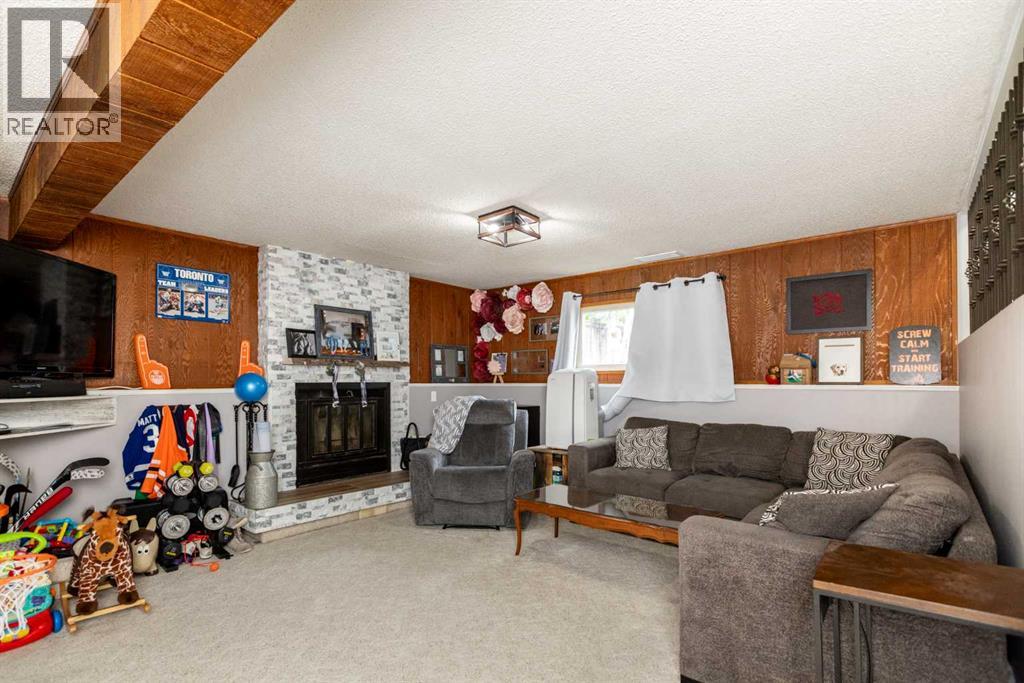 Photo 3 of 62 Rupert Crescent, Red Deer AB