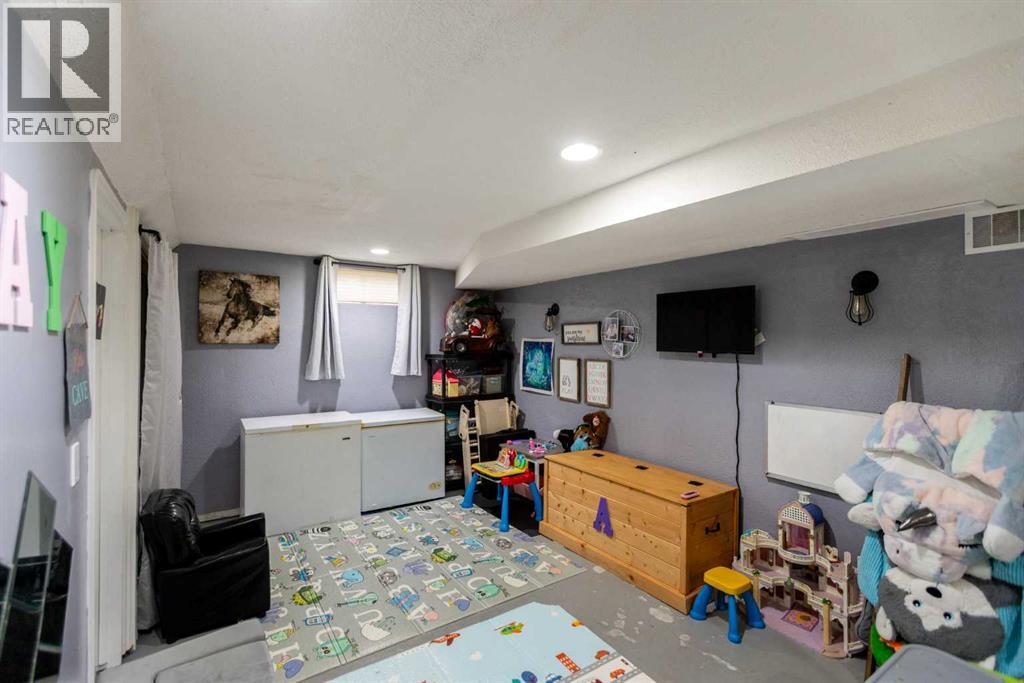 Photo 39 of 62 Rupert Crescent, Red Deer AB