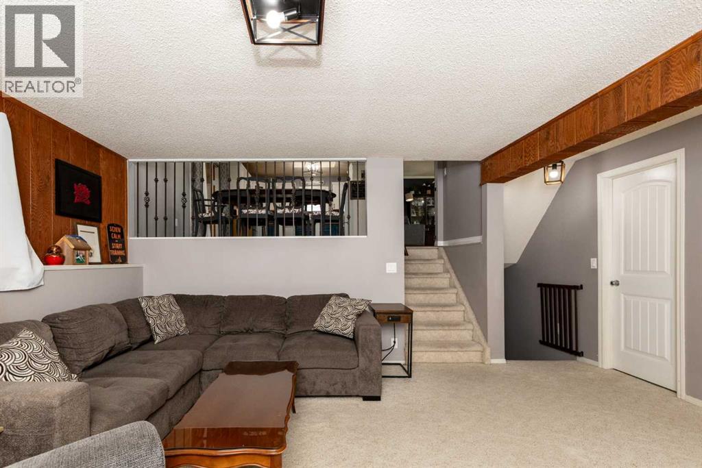 Photo 4 of 62 Rupert Crescent, Red Deer AB