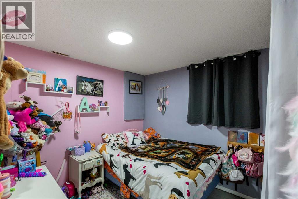 Photo 17 of 62 Rupert Crescent, Red Deer AB